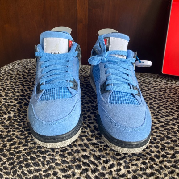 AUTHENTIC
Air Jordan 4 Retro (GS) University Blue/Black 408452-400 Size 6.5Y - Picture 6 of 12